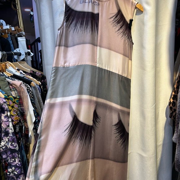 Celine
dress
eyelash - Picture 3 of 3